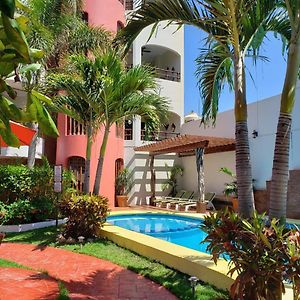 Hotel y Suites Los Encantos